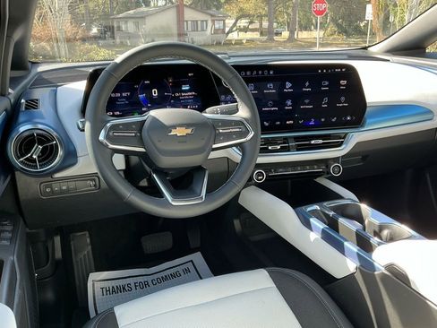 Used 2025 Chevrolet Equinox EV LT image 31