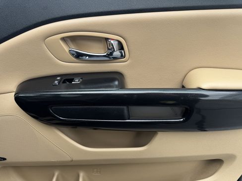 Used 2018 Kia Sedona SX image 25