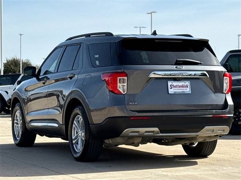 Used 2021 Ford Explorer XLT w/ Equipment Group 202A image 6