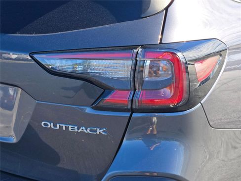 Used 2022 Subaru Outback Premium image 12