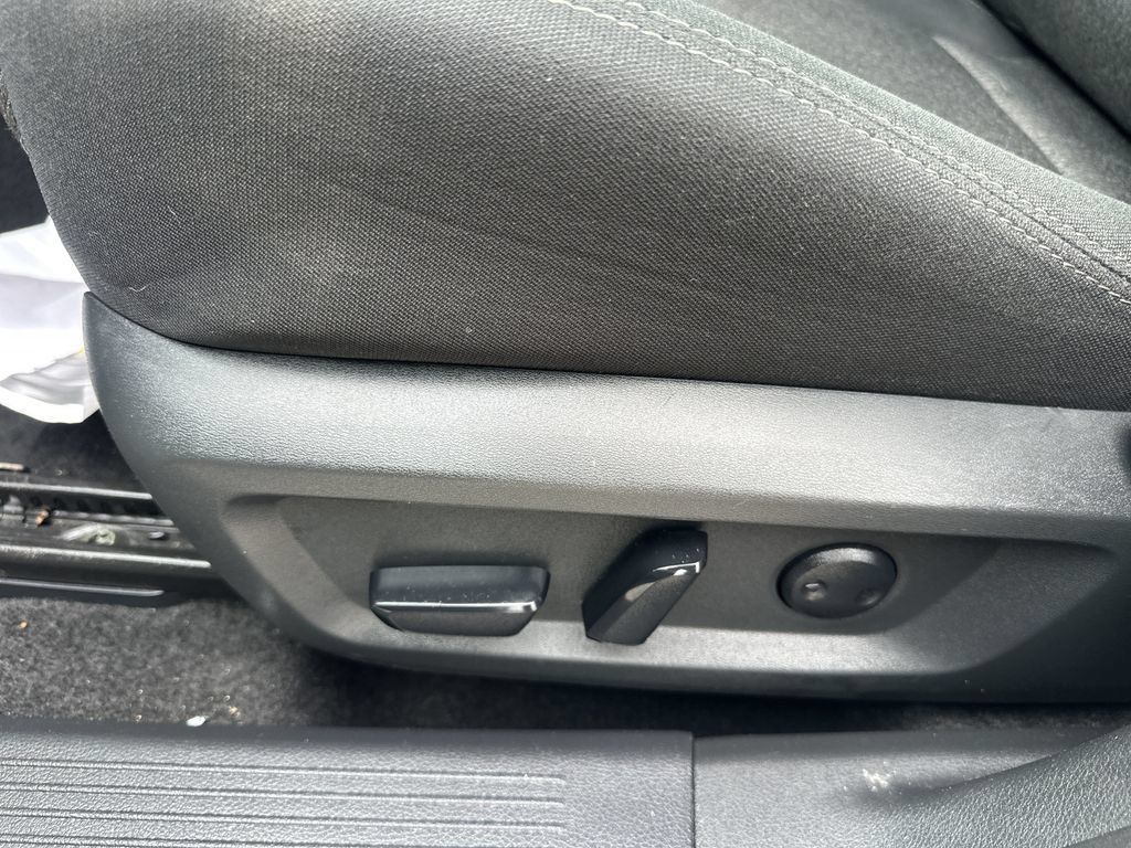 Used 2024 Nissan Rogue SV AWD/4WD image 18