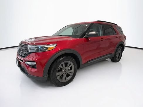 Used 2021 Ford Explorer XLT w/ Equipment Group 202A AWD/4WD image 3