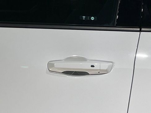 Used 2025 GMC Acadia Elevation image 17