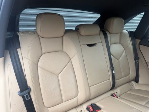 Used 2019 Porsche Macan S AWD/4WD image 17