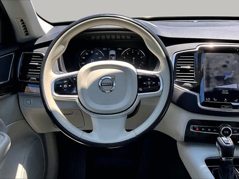 Used 2018 Volvo XC90 T5 Momentum w/ Convenience Package FWD image 6