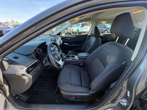 Used 2025 Nissan Altima 2.5 SV FWD image 28