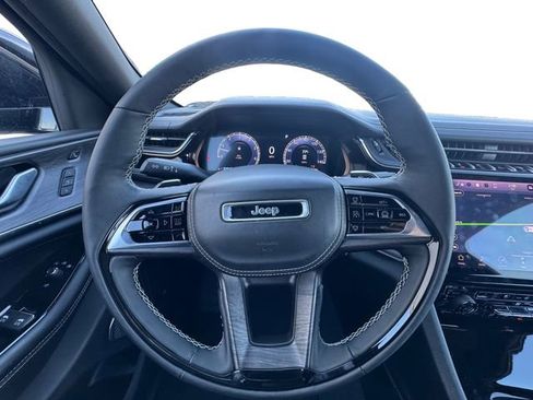 Used 2023 Jeep Grand Cherokee Overland w/ Adv Protech Group III image 12