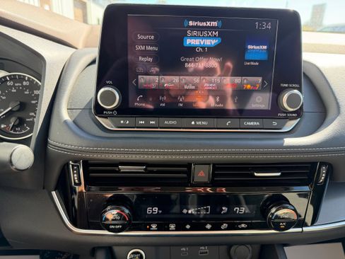 Used 2022 Nissan Rogue SV image 10