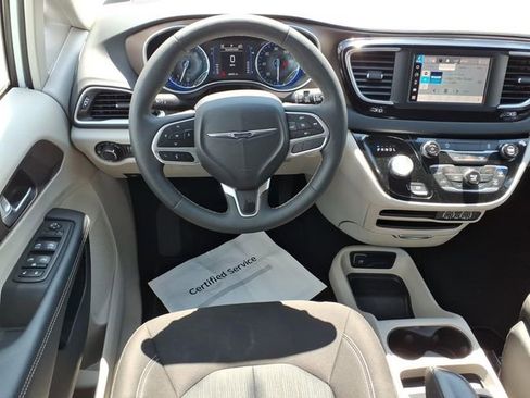 Used 2023 Chrysler Voyager LX FWD image 4