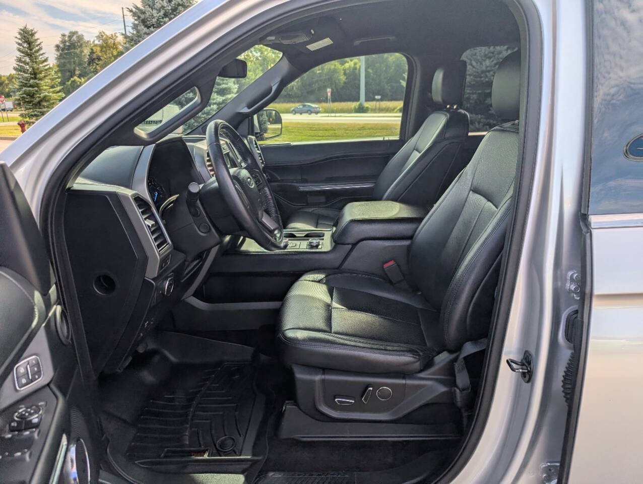 Used 2018 Ford Expedition Max XLT w/ Equipment Group 202A AWD/4WD image 15