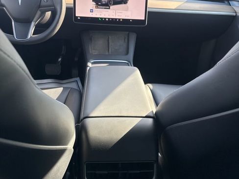 Used 2024 Tesla Model Y Long Range AWD/4WD image 25