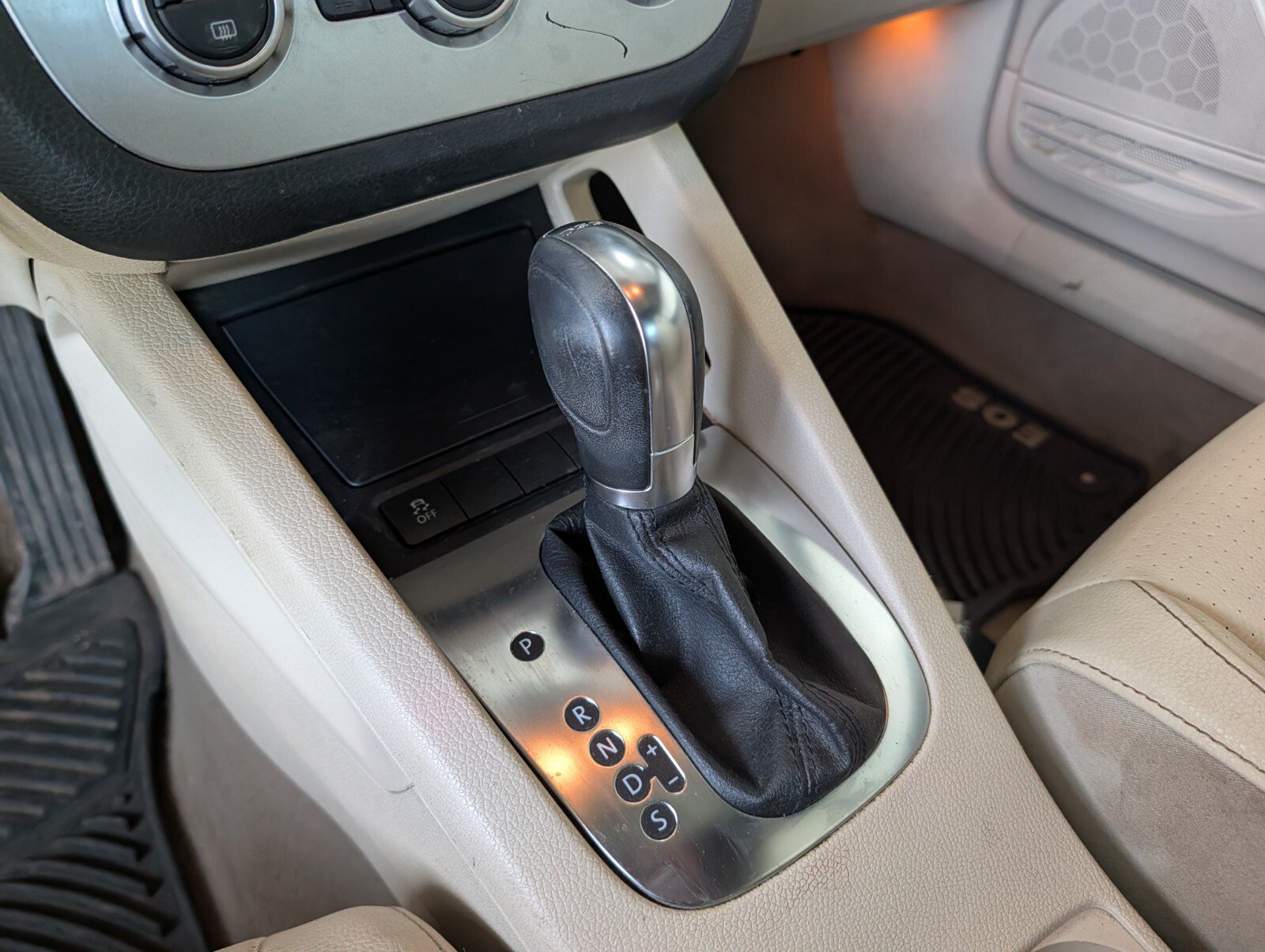Used 2013 Volkswagen Eos Komfort FWD image 20