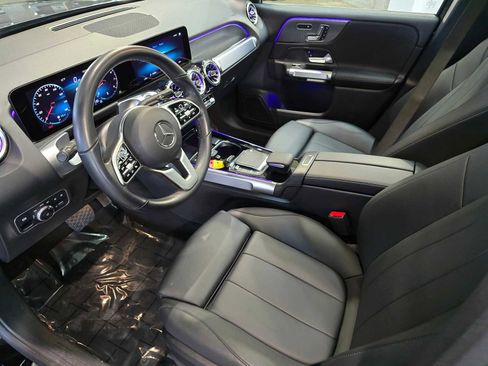 Used 2023 Mercedes-Benz GLB 250 GLB 250 w/ Premium Package image 2