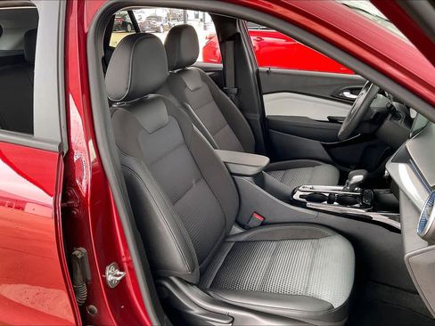 Certified 2025 Chevrolet Trax LT image 10