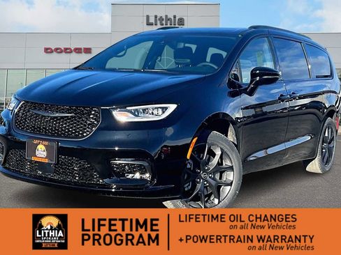 New 2026 Chrysler Pacifica Limited image 1