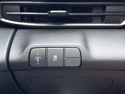 Certified 2025 Hyundai Elantra Sport image 18