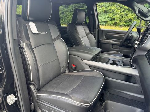 New 2025 RAM 2500 Laramie AWD/4WD image 18