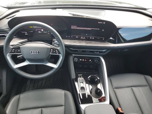 Certified 2025 Audi Q5 Premium w/ Convenience Package AWD/4WD image 3