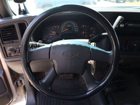 Used 2005 Chevrolet Silverado 2500 LS w/ Heavy-Duty Power Package AWD/4WD image 13