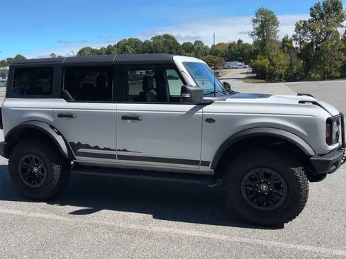 Used 2024 Ford Bronco Wildtrak image 13