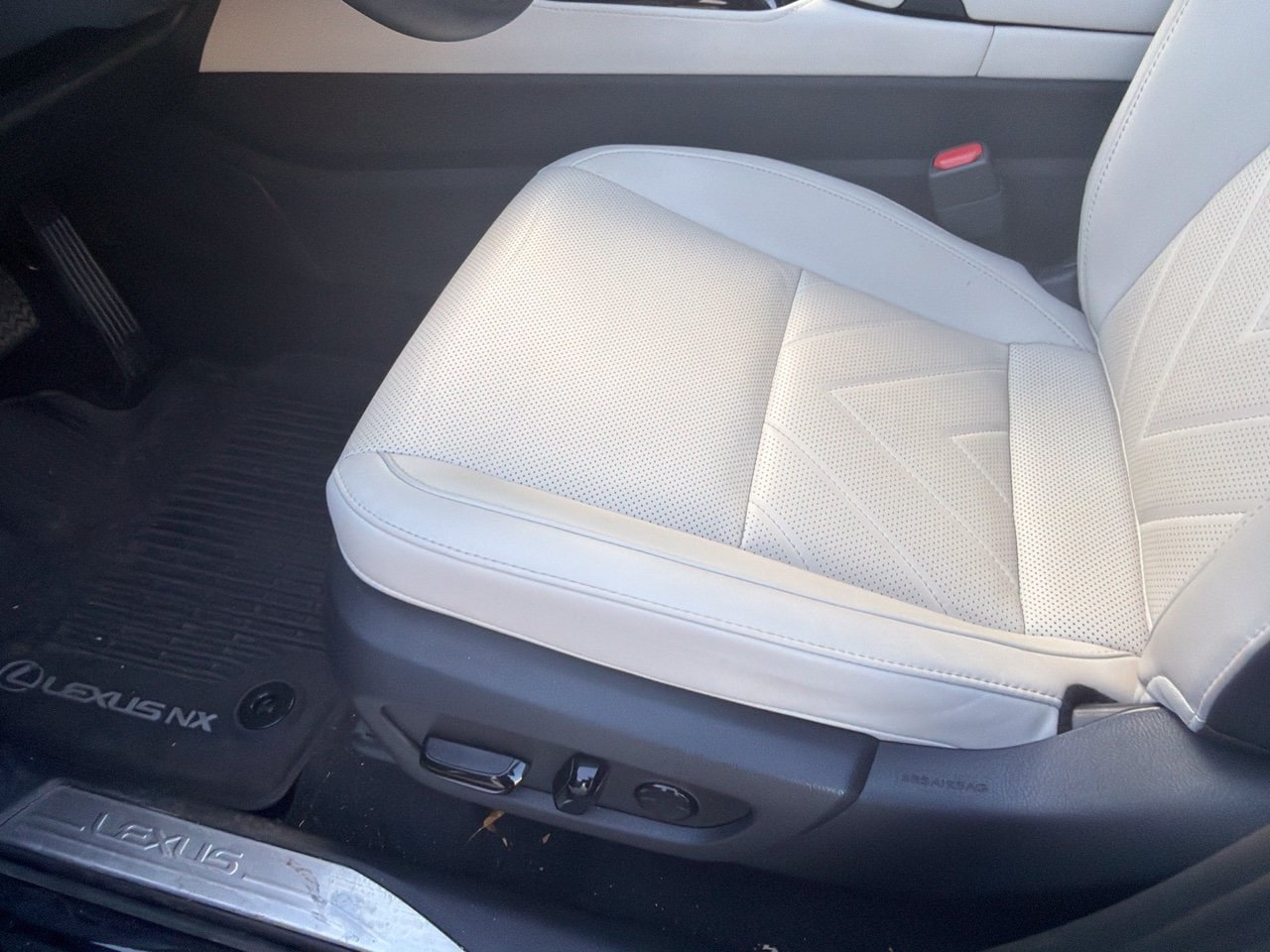 Used 2025 Lexus NX 450h+ AWD w/ Accessory Package (Z2) image 10
