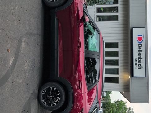 Used 2022 Chevrolet TrailBlazer LT w/ LPO, Blackout Package FWD image 1
