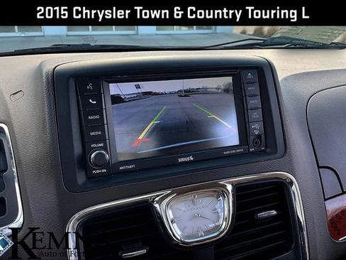 Used 2015 Chrysler Town & Country Touring-L w/ Driver Convenience Group image 15