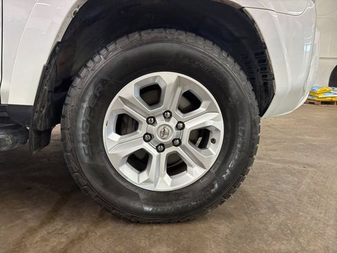 Used 2022 Toyota 4Runner SR5 Premium w/ Moonroof Package AWD/4WD image 36