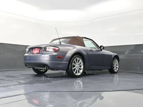 Used 2006 MAZDA MX-5 Miata Grand Touring w/ Premium Pkg RWD image 33