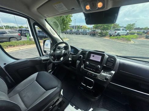 Used 2025 RAM ProMaster 2500 w/ Convenience Group FWD image 19