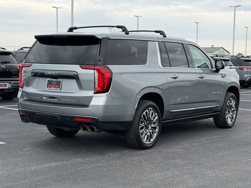 Used 2023 GMC Yukon XL Denali Ultimate AWD/4WD image 5