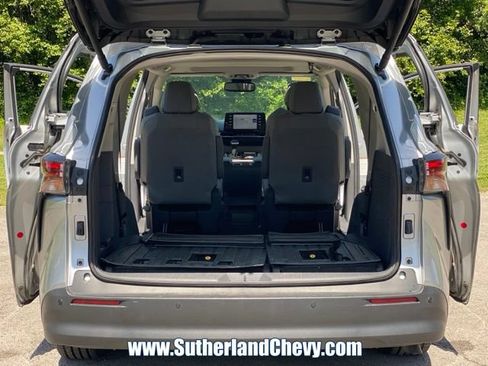 Used 2024 Toyota Sienna XLE AWD/4WD image 39