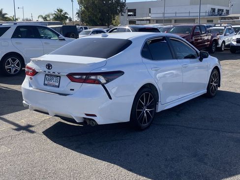 Used 2022 Toyota Camry SE image 8