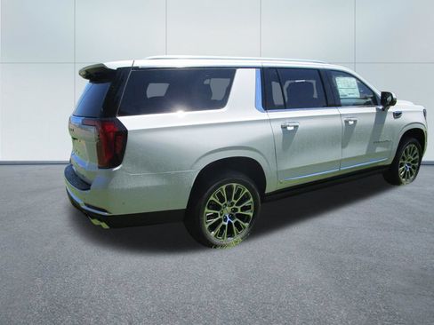 New 2026 GMC Yukon XL Denali w/ Denali Reserve Package RWD image 8