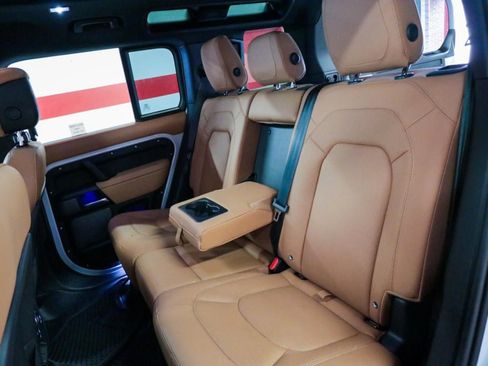 Used 2023 Land Rover Defender 110 V8 image 13