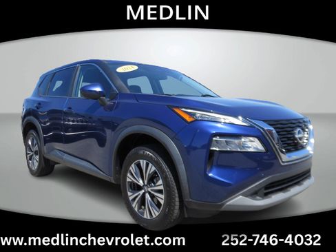 Used 2023 Nissan Rogue SV FWD image 2