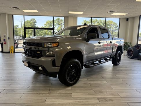 Used 2022 Chevrolet Silverado 1500 Custom RWD image 3