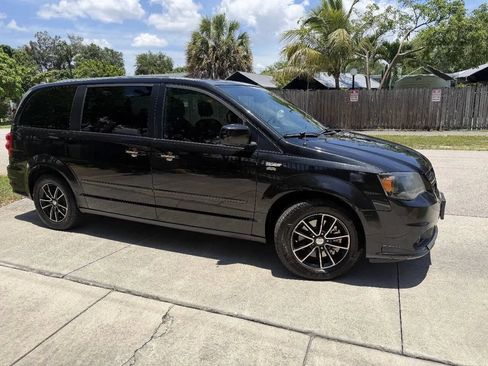 Used 2015 Dodge Grand Caravan SXT w/ Blacktop Package FWD image 8