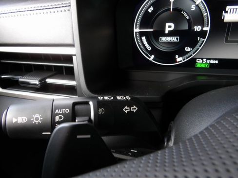 New 2025 Mitsubishi Outlander SE image 32