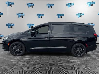 New 2026 Chrysler Pacifica Limited w/ S Appearance Package