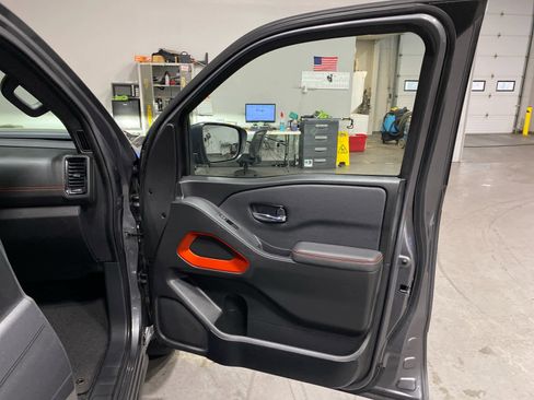 Used 2022 Nissan Frontier PRO-4X image 27