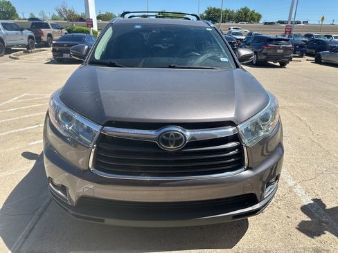 Used 2015 Toyota Highlander Limited w/ Driver Technology Package image 2