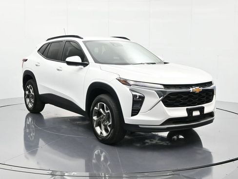 New 2026 Chevrolet Trax LT w/ Driver Confidence Package image 3