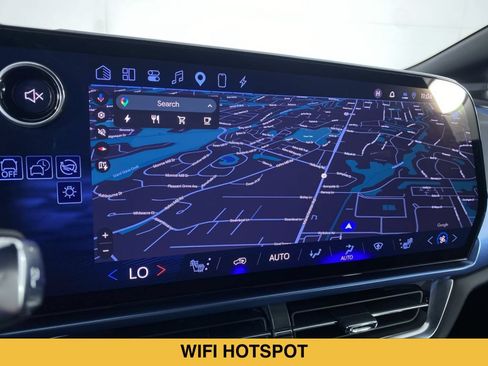 Certified 2024 Chevrolet Equinox EV LT FWD image 6