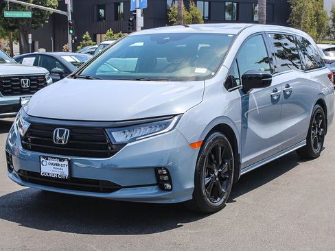 Used 2023 Honda Odyssey Sport image 3