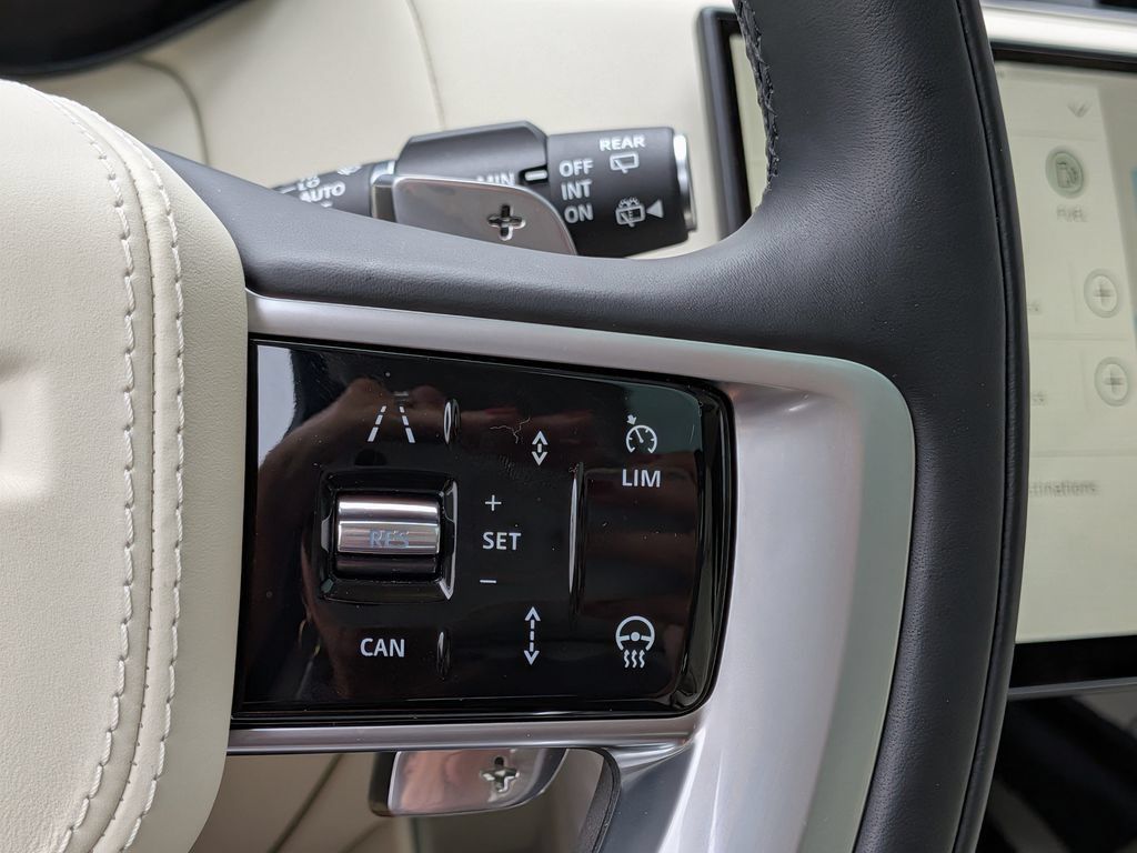 Certified 2025 Land Rover Range Rover SE AWD/4WD image 28
