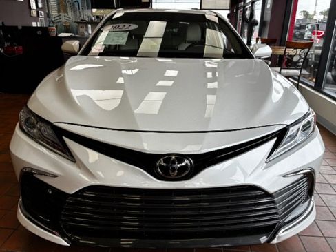 Used 2022 Toyota Camry XLE FWD image 5