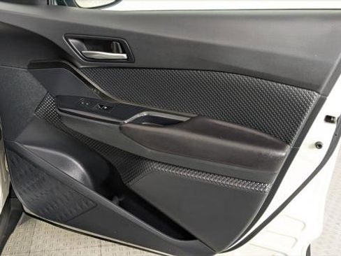 Used 2018 Toyota C-HR XLE image 22