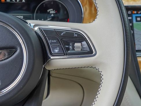 Certified 2023 Bentley Bentayga AWD/4WD image 25