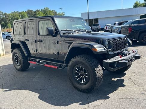 Used 2024 Jeep Wrangler Unlimited Rubicon AWD/4WD image 4